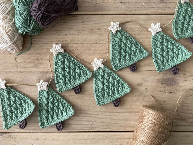 Christmas Tree Decoration - Crochet Pattern