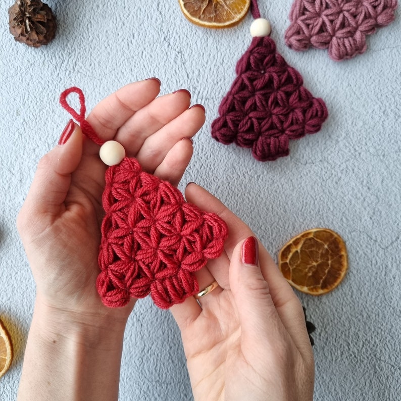 Christmas Tree Ornament - Crochet Pattern