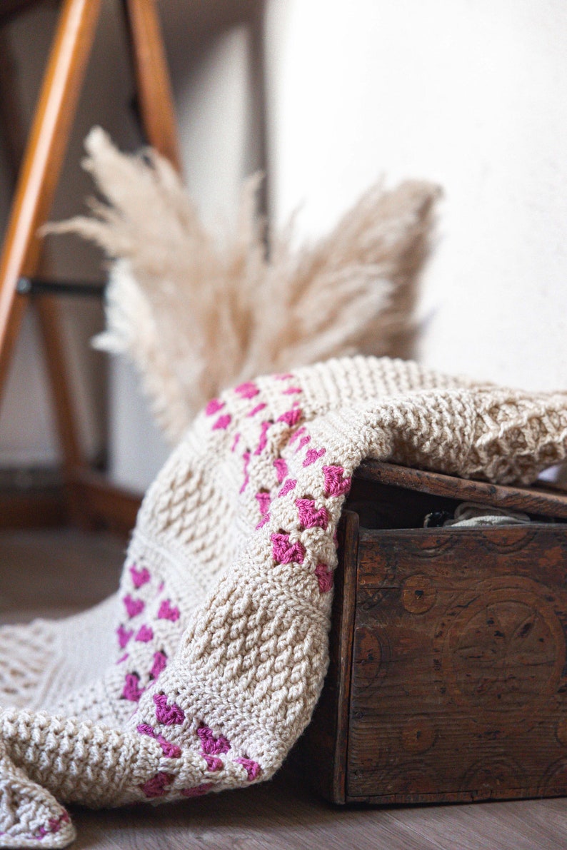 Heirloom Heart Blanket - Crochet Pattern