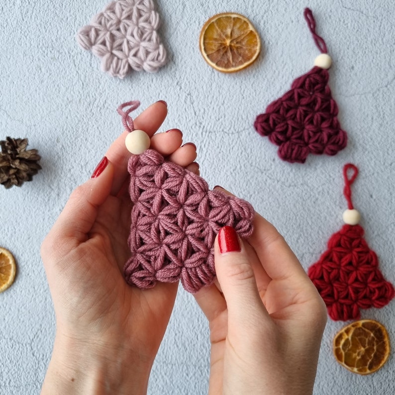 Christmas Tree Ornament - Crochet Pattern
