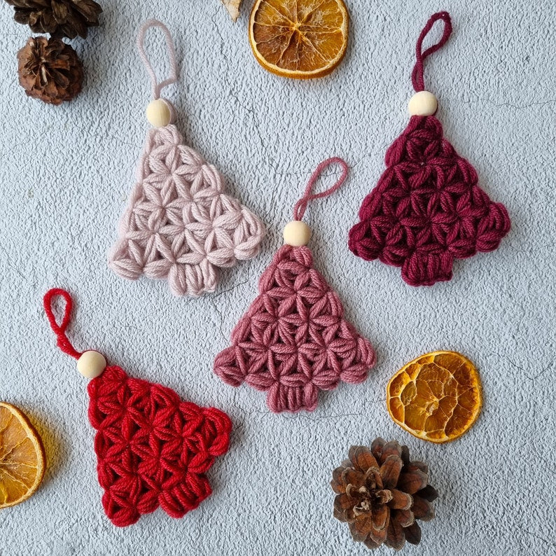 Christmas Tree Ornament - Crochet Pattern